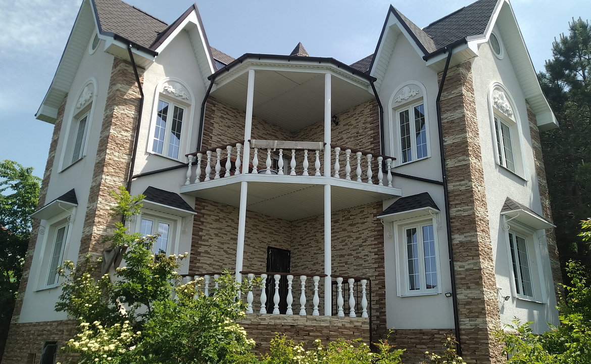 Вилла на две семьи. "Вилла и Бревенчатые дома в лесу" . Туапсе