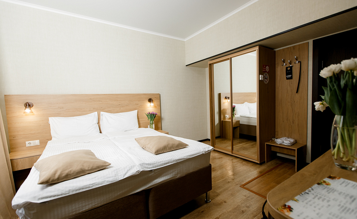 Семейный (двухкомнатый). Отель "Времена года". Адлер