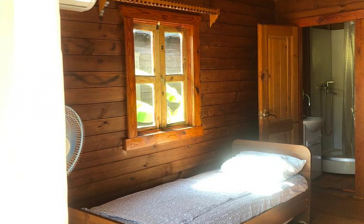 Деревянный двухкомнатный коттедж. Гостевой дом Оазис. Цандрипш