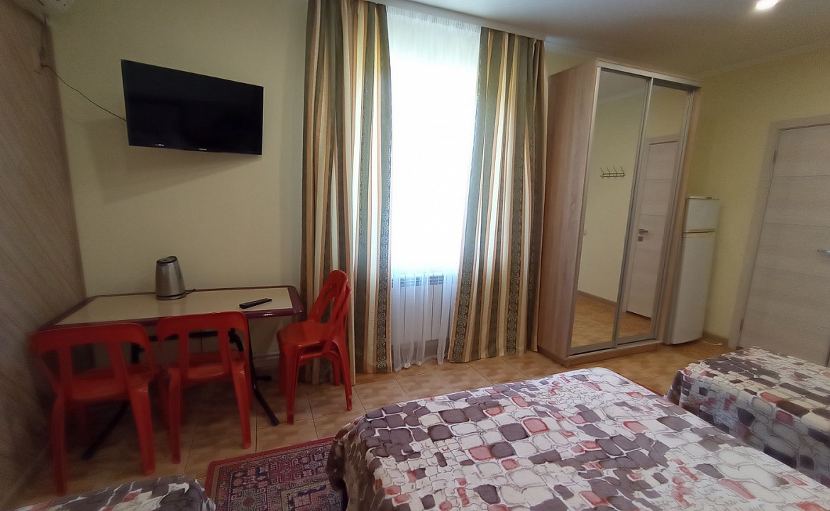 Стандарт 4-х местный. Гостевой дом "Уютный дворик" на Толстого 42А. Геленджик