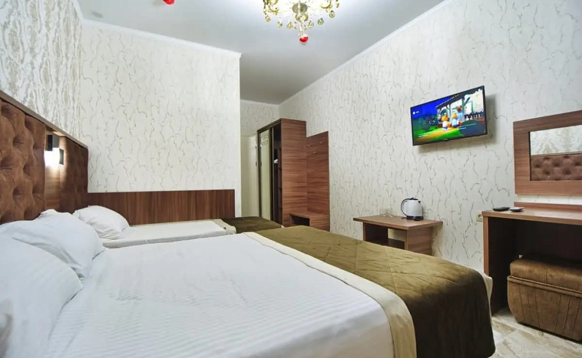 Трехместный номер с балконом. Отель Grand Sofia. Кабардинка