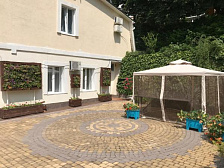 Гостевой дом Гостевой дом «Floral Courtyard»