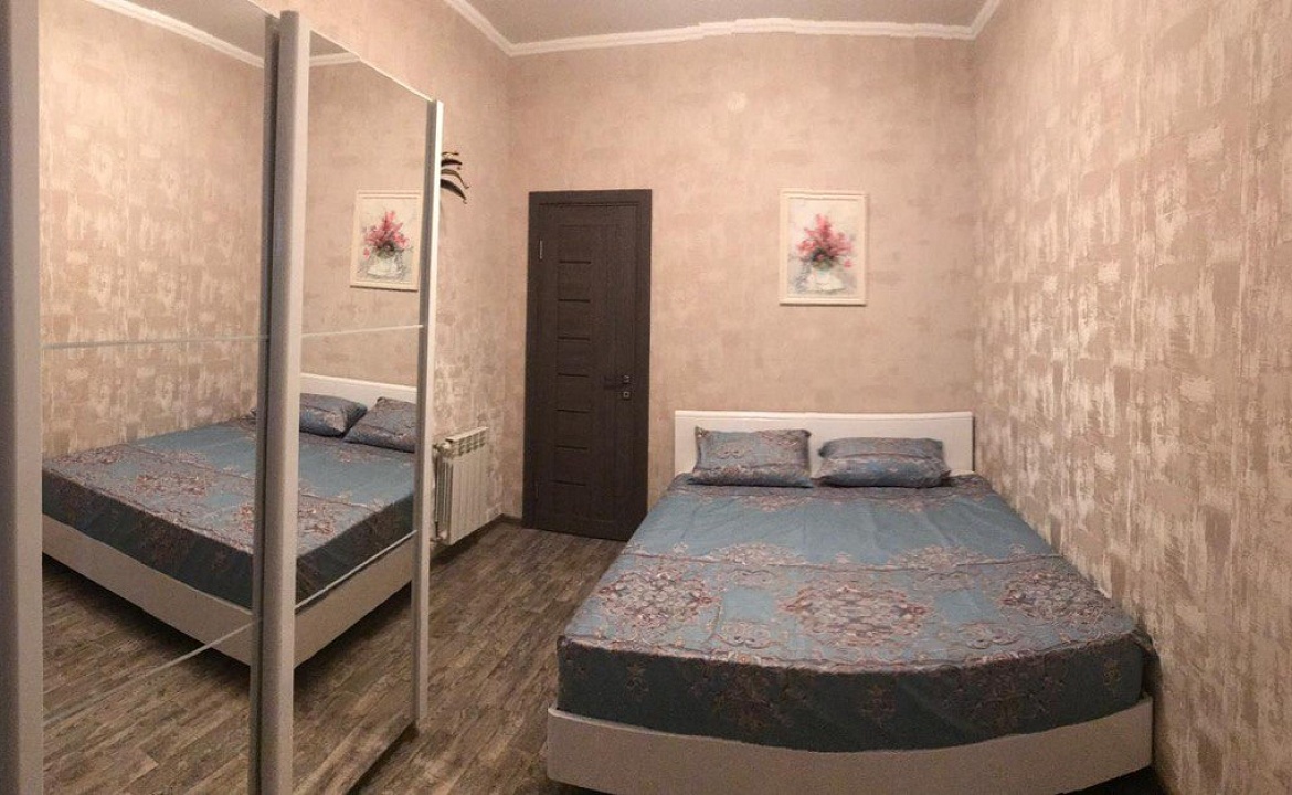 Двухкомнатные апартаменты. Квартира в многоквартирном доме Апартаменты "Кедр". Ялта