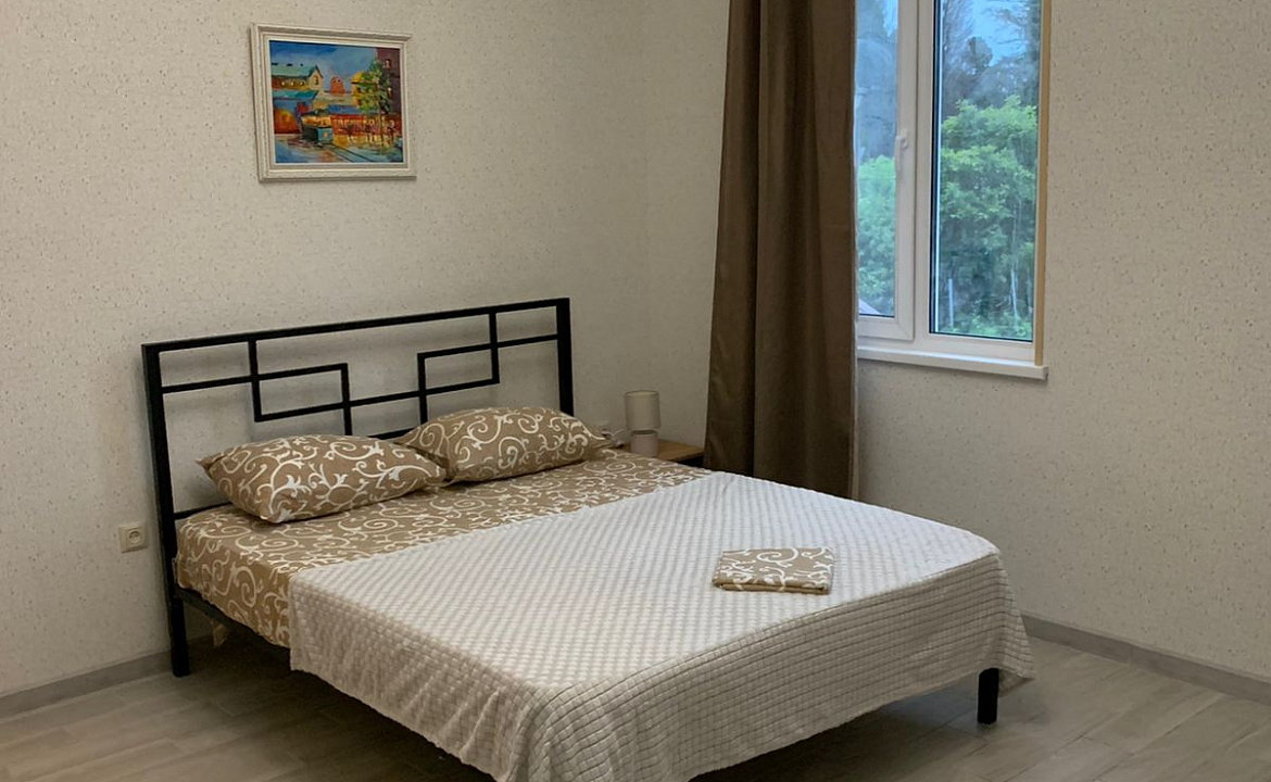 Апартаменты с кухней на два номера. Гостевой дом ЭЙВА. Пицунда