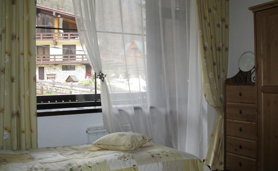 Апартаменты с тремя спальнями. Гостевой дом "Дон Шале". Красная Поляна