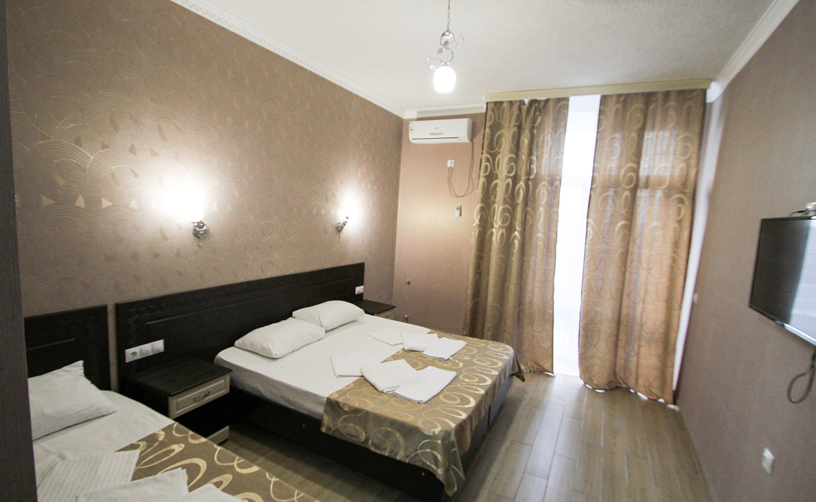 ПОЛУЛЮКС 3-Х МЕСТНЫЙ. Отель “ЯНАКИС”. Витязево