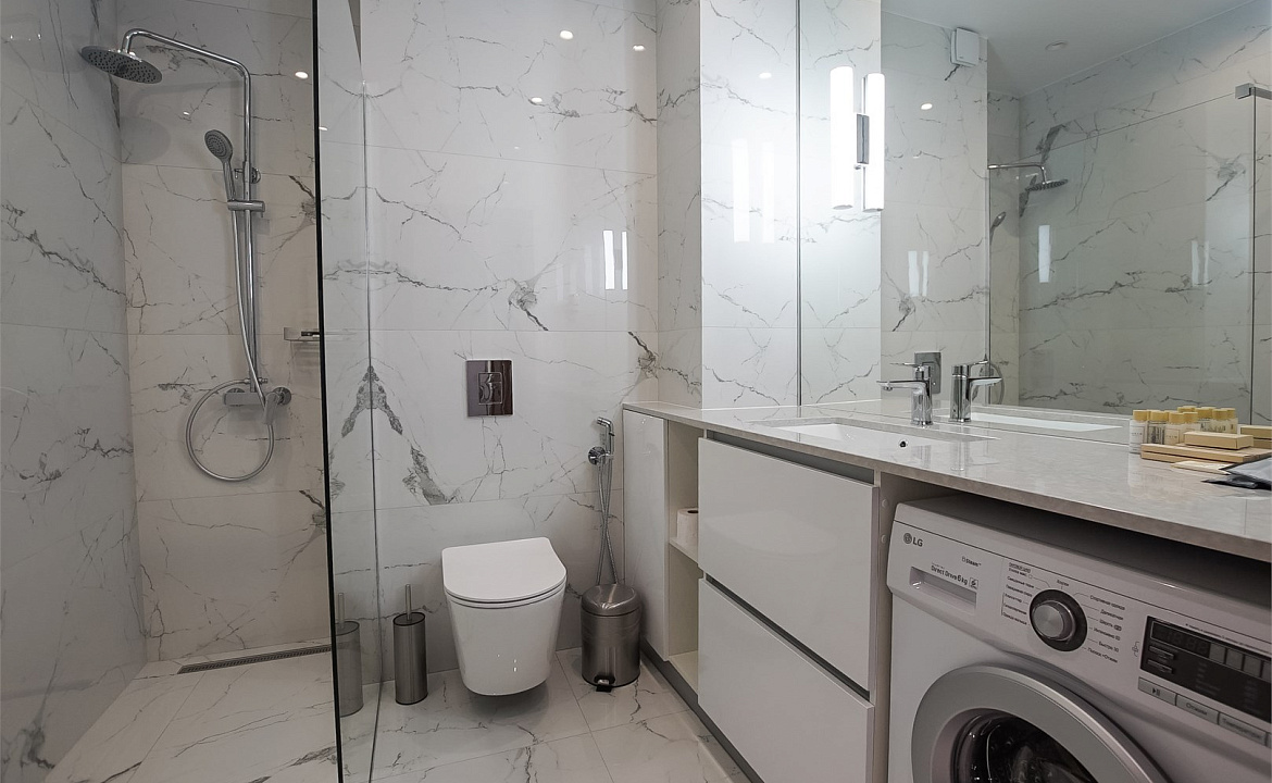 Люкс с отдельной спальней и балконом. Гостиница "The White Residence". Сочи