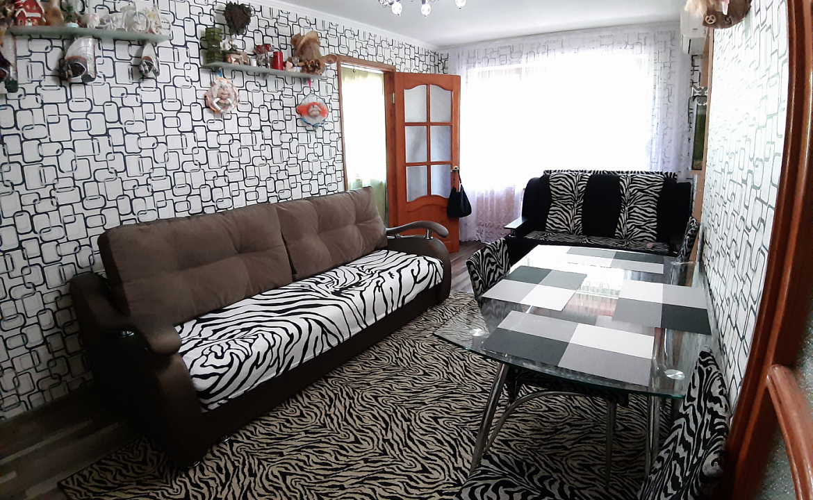 3-х комнатная квартира. Квартира в многоквартирном доме Октябрьская 201. Ейск