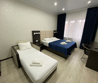 Семейный двухкомнатный пятиместный с балконом. Отель BLUE MARINE HOTEL. 