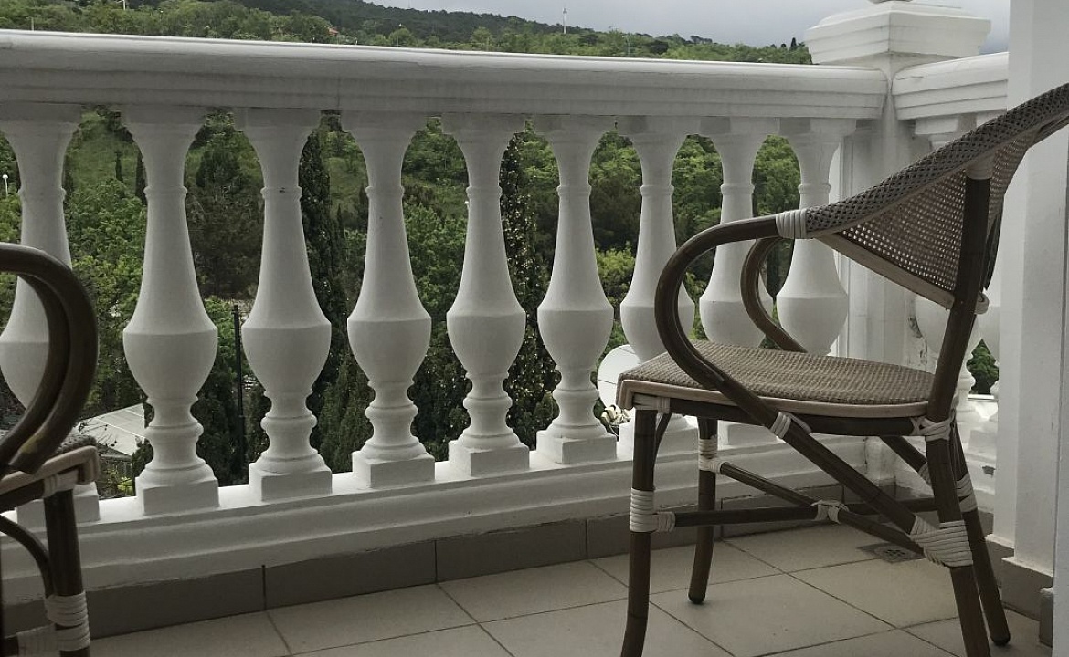 Полулюкс с балконом. Вилла "Ренессанс". Кореиз