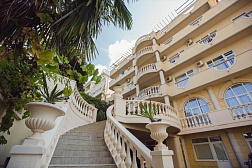 Отель "Наири"