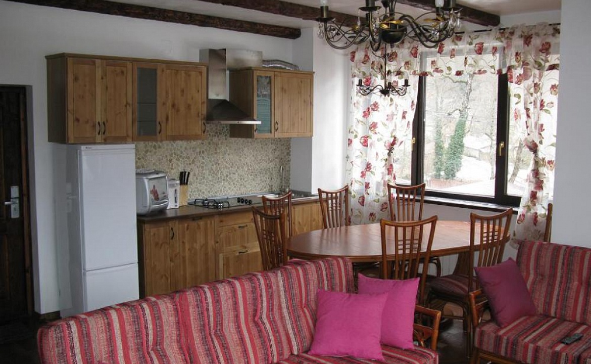 Апартаменты с тремя спальнями. Гостевой дом "Дон Шале". Красная Поляна