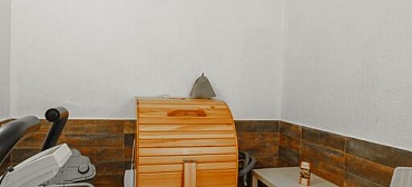 Эллинг Море за окном Азовская 18