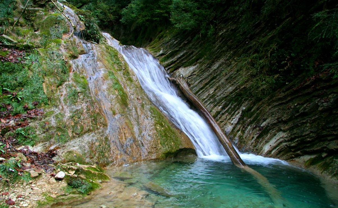 Водопад Чудо-красотка. Фото взято с сайта: https://xcourse.me/