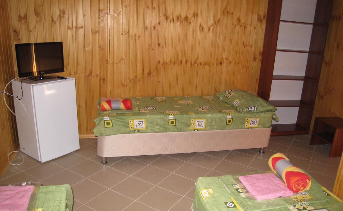 4-х местный номер. Гостиница «Фортуна». Голубицкая 4-х местный номер. Гостиница «Фортуна». Голубицкая