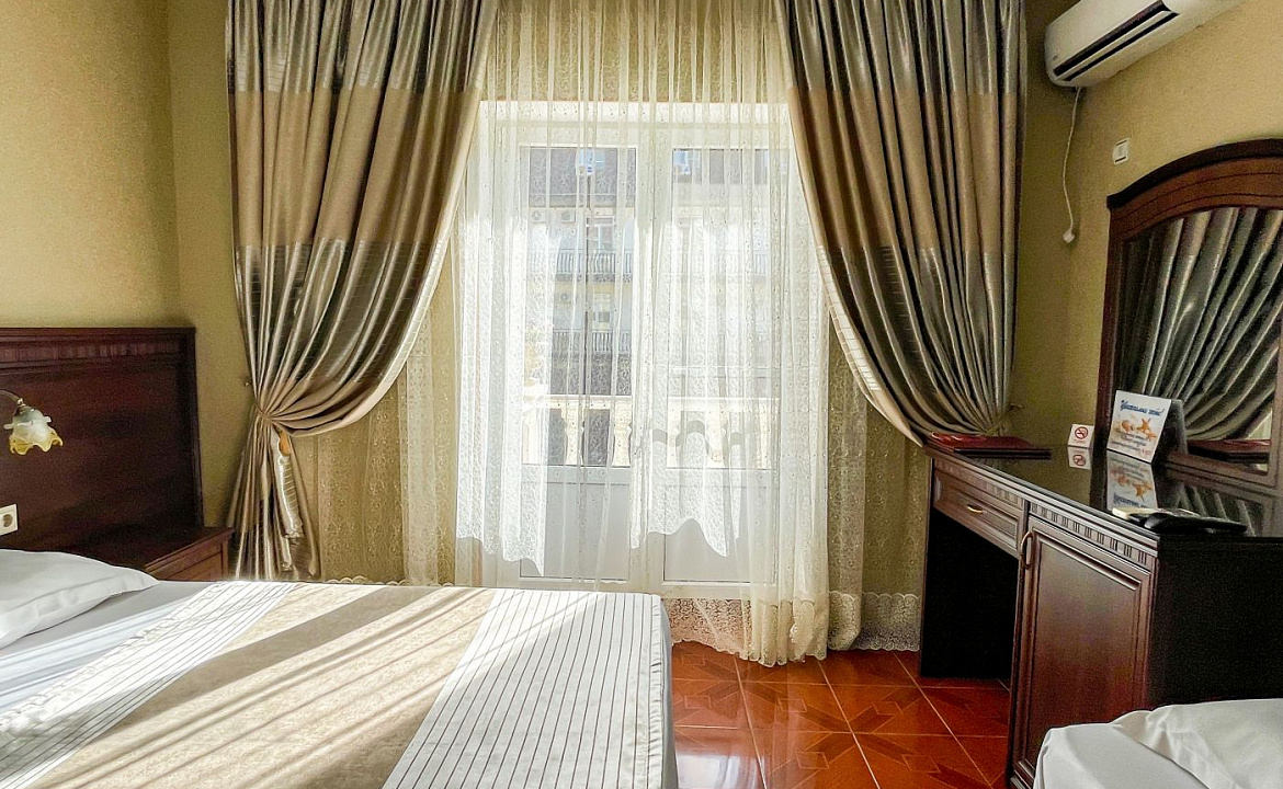 Полулюкс 5-ти местный (с балконом). Anzhelina Family Hotel. Витязево