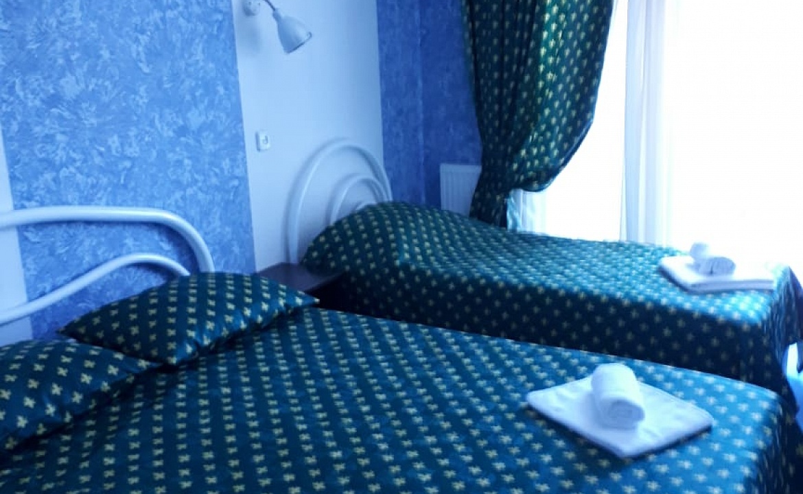 Стандартный 2-х местный . Гостиница "Парадиз". Ольгинка