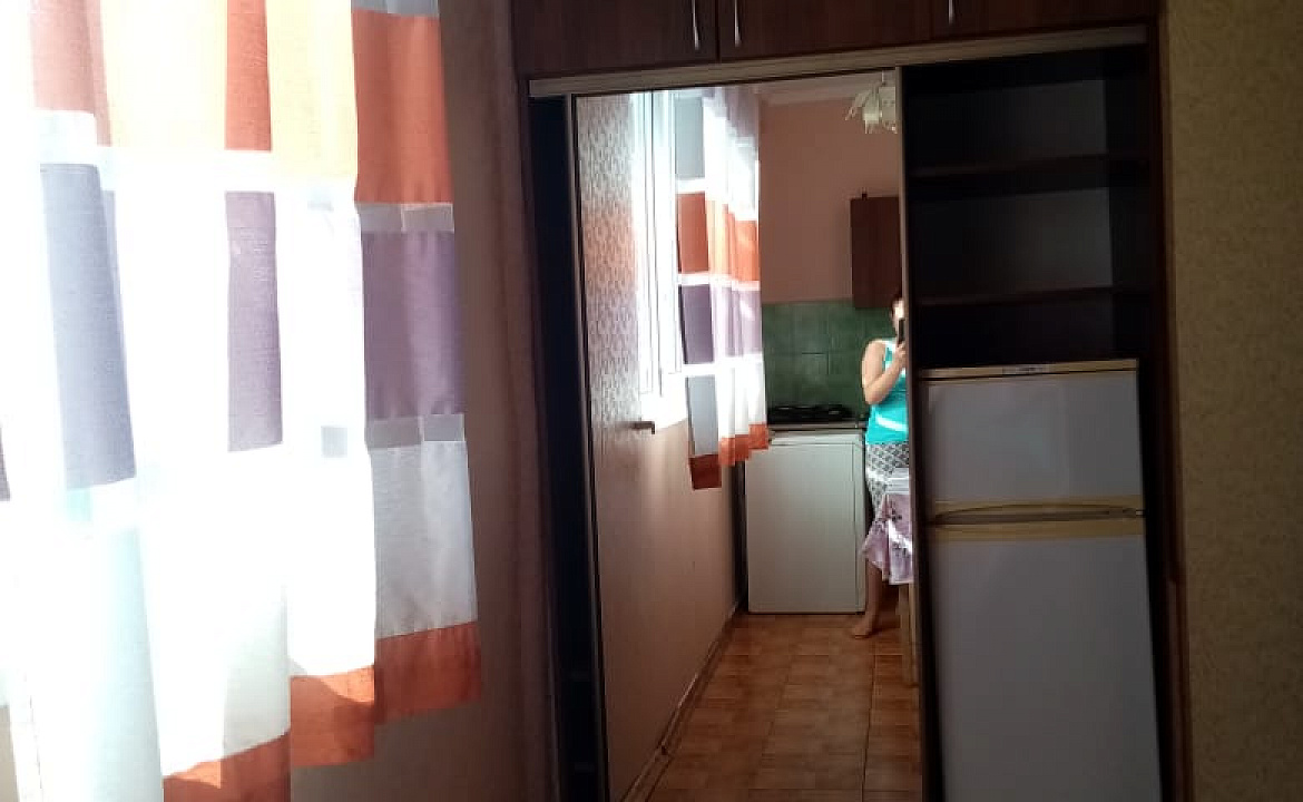 1-комнатная квартира. Квартира в многоквартирном доме Агрба 2 кв 67. Пицунда