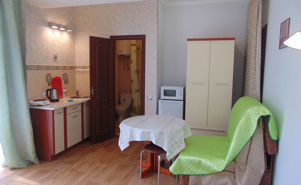 Трехместный номер-студия 