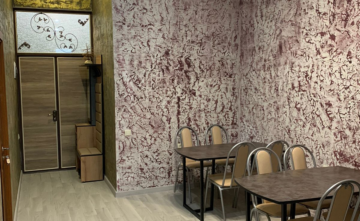 Апартаменты с кухней на два номера. Гостевой дом ЭЙВА. Пицунда