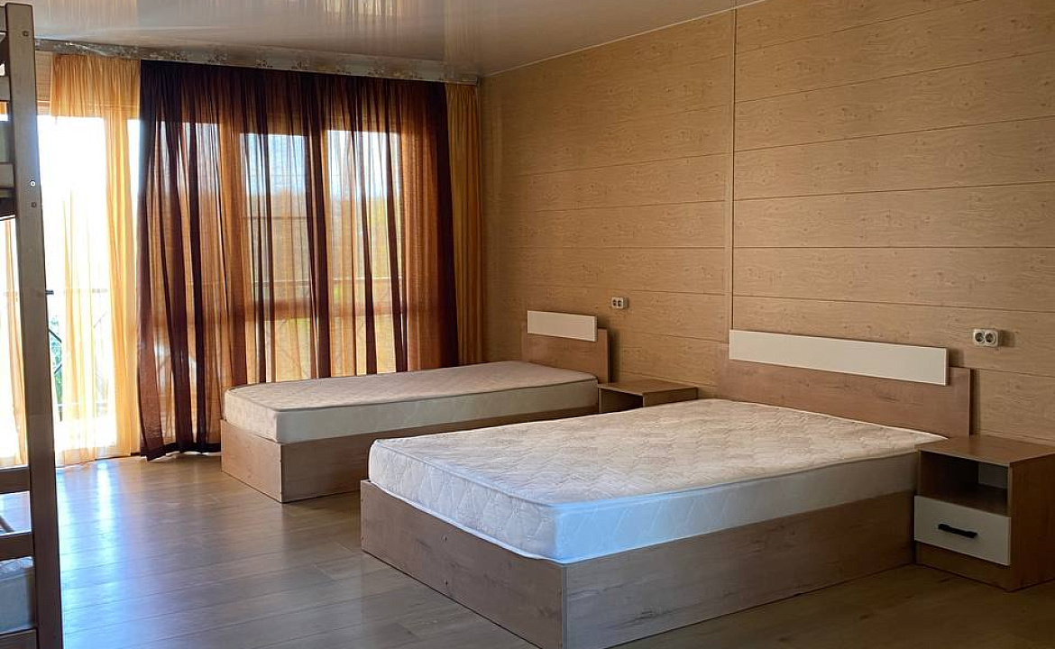 Семейный четырехместный плюс дополнительные места. Гостевой дом Домик у моря. Якорная Щель