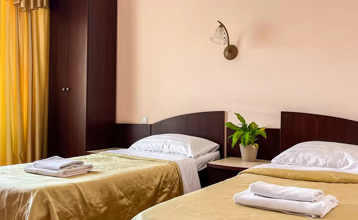 3-х местный полулюкс с односпальными кроватями. Мини-отель "Ардо". Анапа