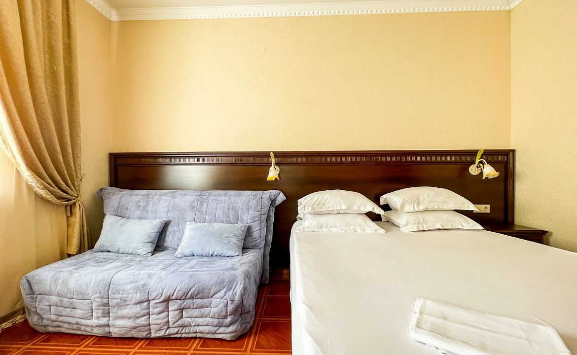 Стандарт 4-х местный (без балкона). Anzhelina Family Hotel. Витязево