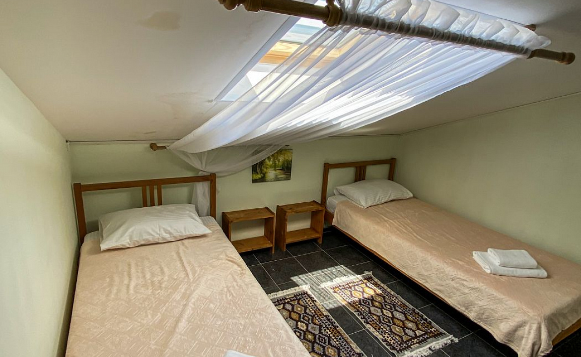 Эконом 2х-местный на мансардном этаже. Гостевой дом Волна. Нижнее Джемете