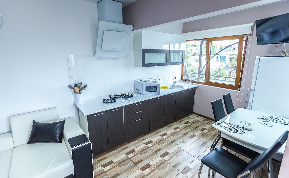 Люкс с балконом до 5 чел. Гостевой дом Пролетарская 12. Гурзуф