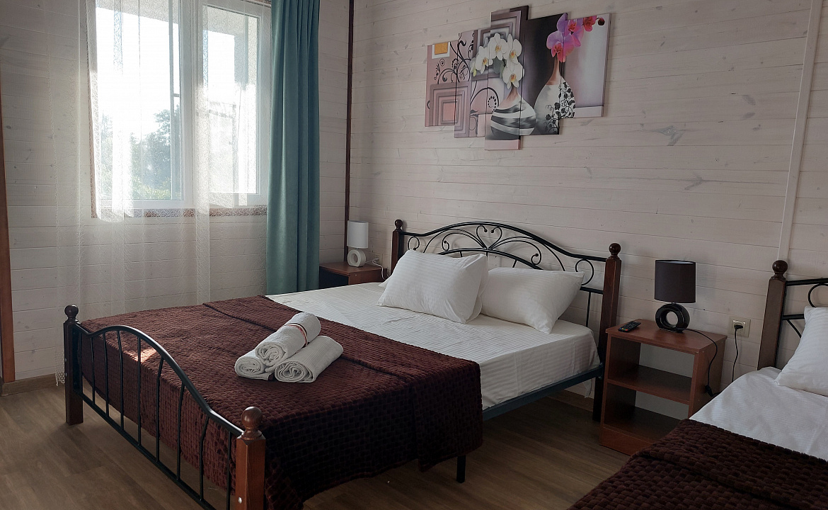 Комфорт с видом на сад. Гостевой дом ЛЕТО. Пицунда