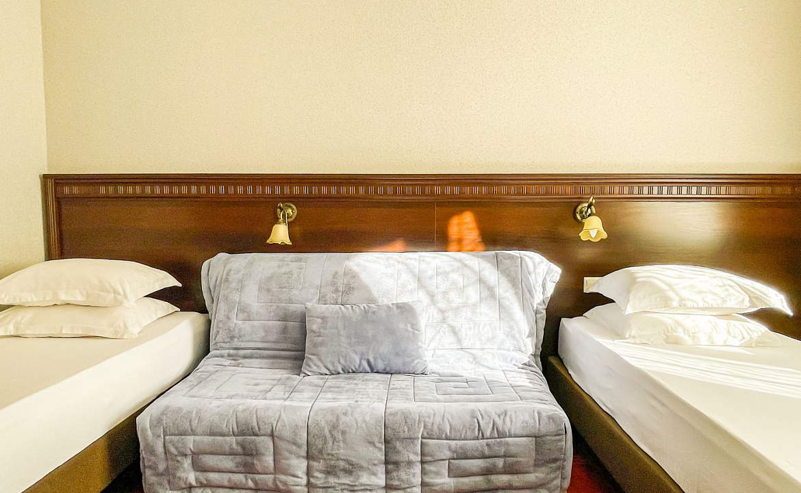 Стандарт 4-х местный (без балкона). Anzhelina Family Hotel. Витязево