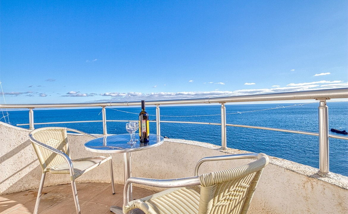 Полулюкс (вид на море). Отель «Интер». Утёс Полулюкс (вид на море). Отель «Интер». Утёс