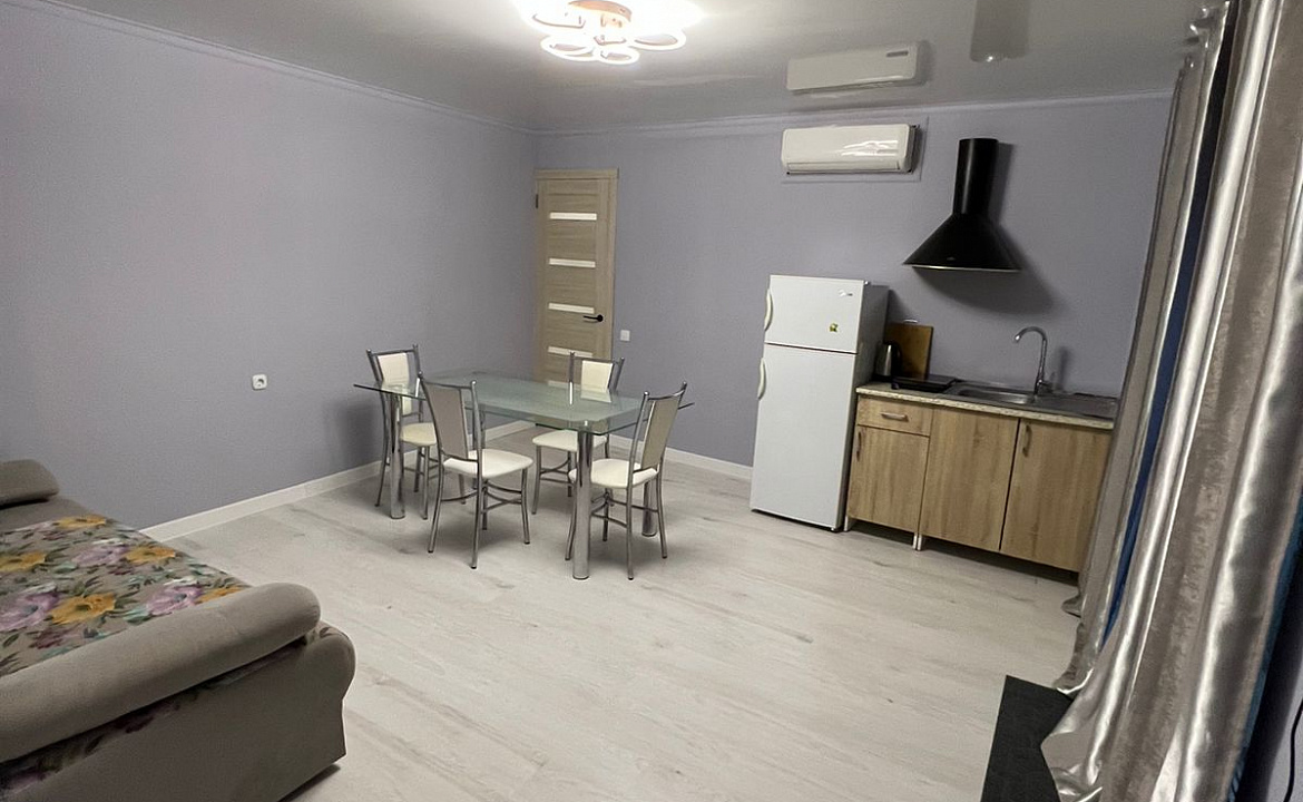 Апартаменты-студия на втором этаже. Частный сектор Buffalo . Сухум