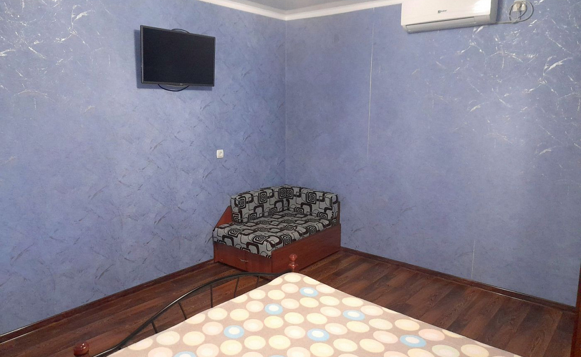 Трёхместный стандарт . Гостевой дом Южный берег.. Адлер