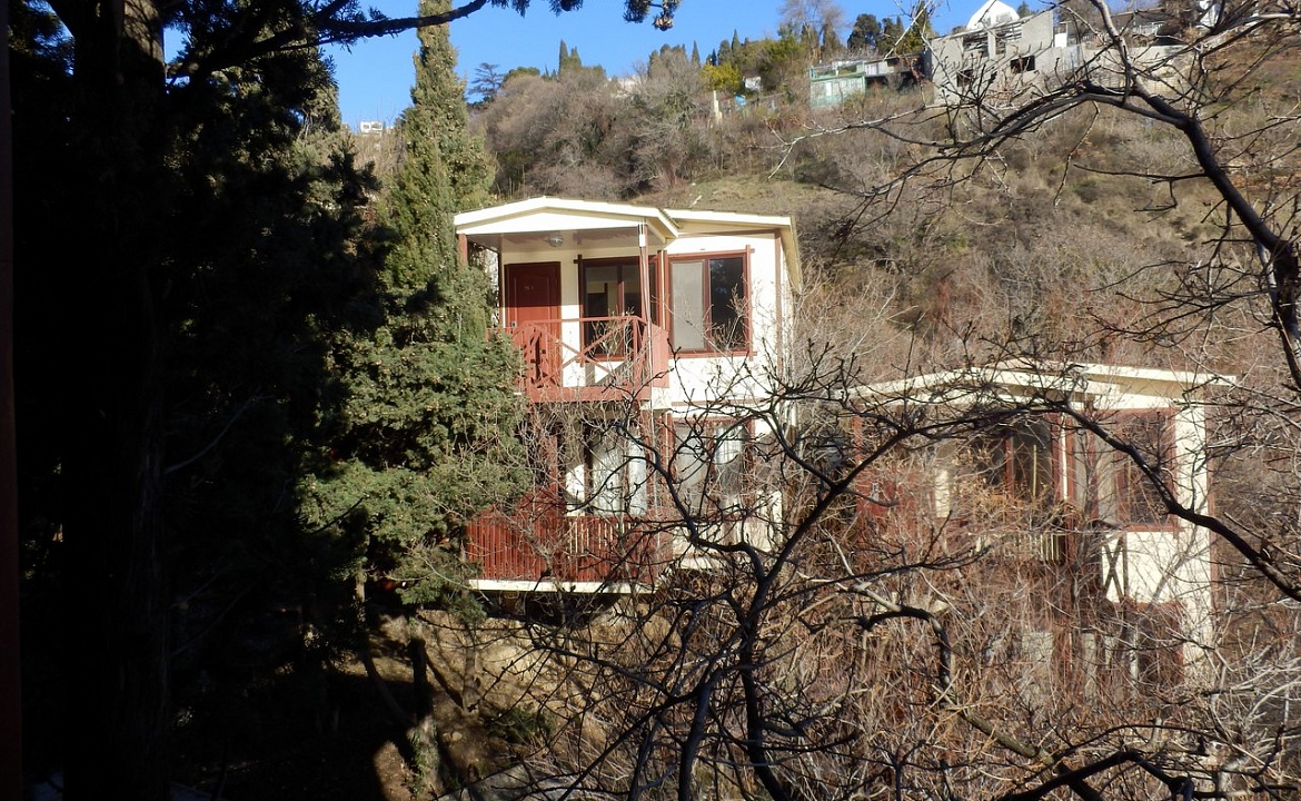 Двухкомнатный номер с кухней и видом на море (2 этаж). Гостиничный комплекс Зеленый мыс. Алупка