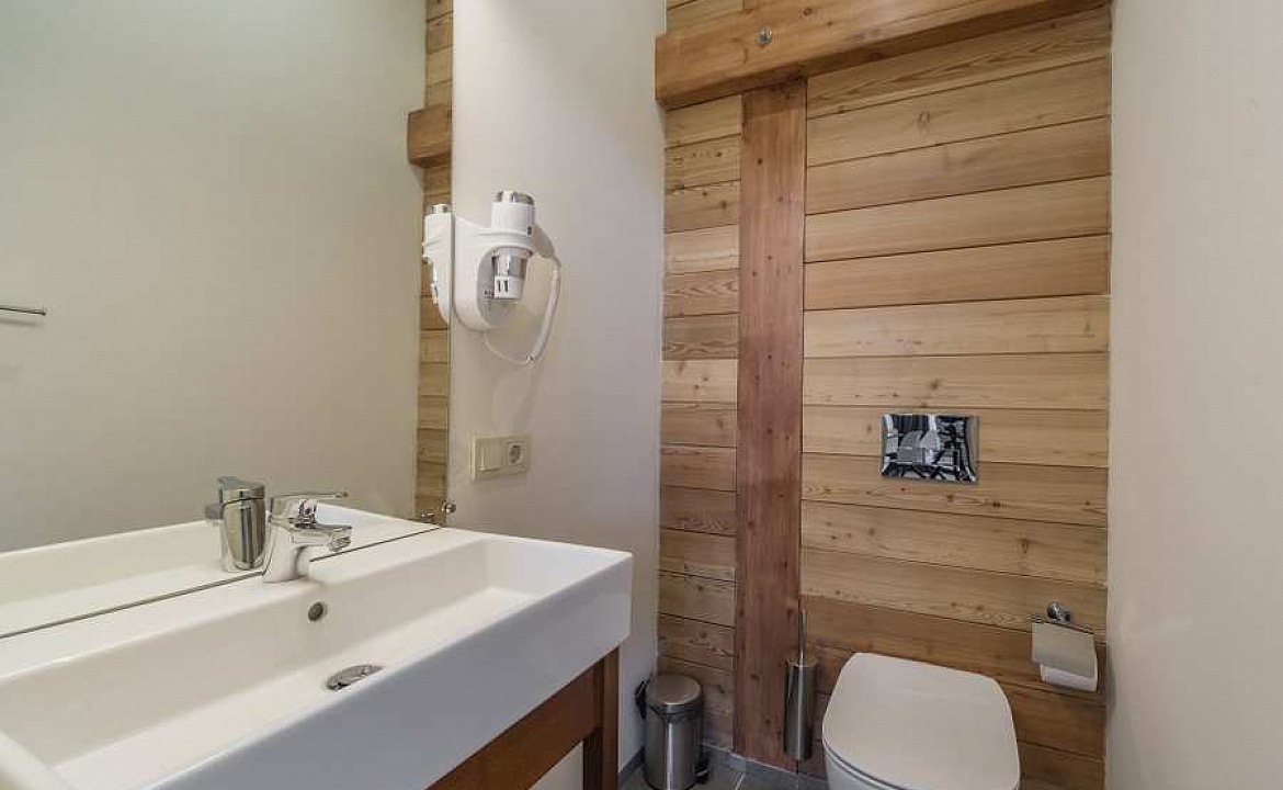 Новый коттедж с двумя спальнями, гостиной-студио с кухней и террасой. Пансионат "Береговой". Малый Маяк