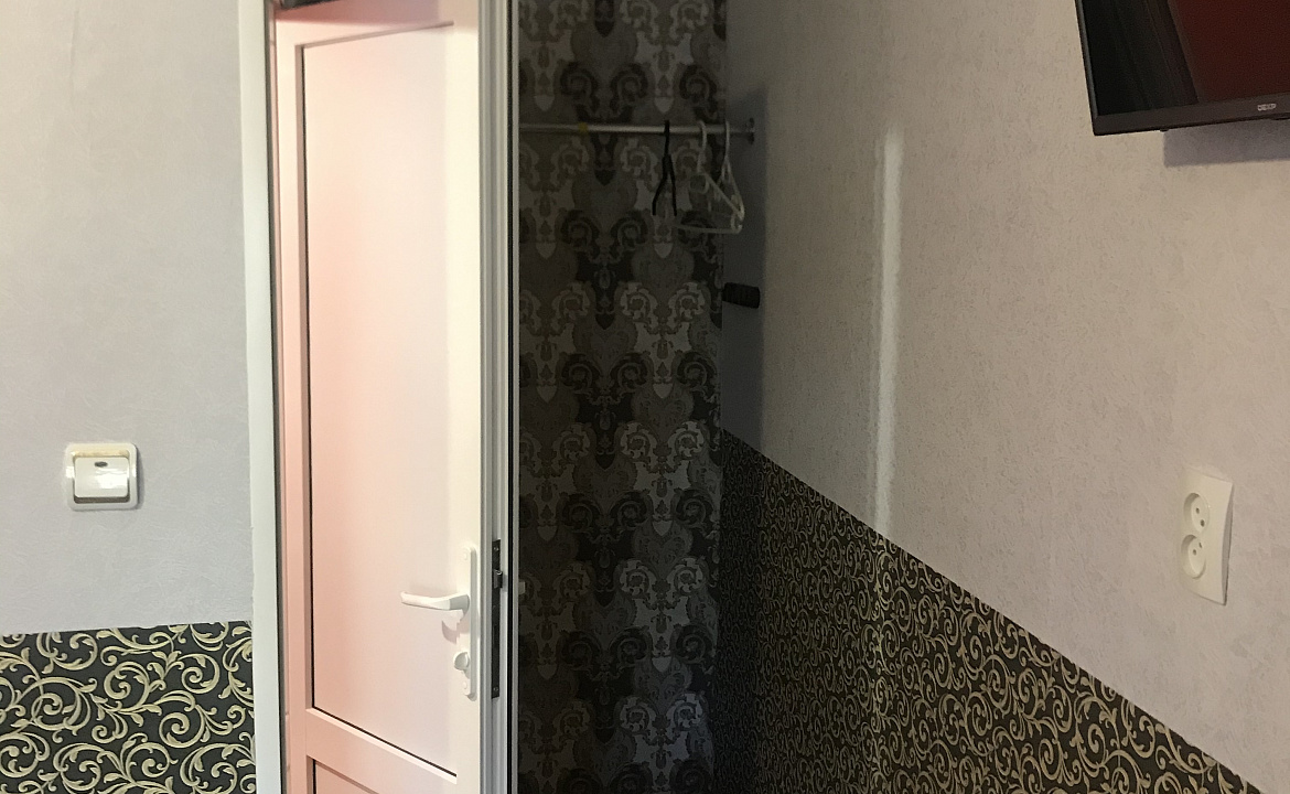 Двух комнатный семейный номер . Гостевой дом У Наталии . Джубга