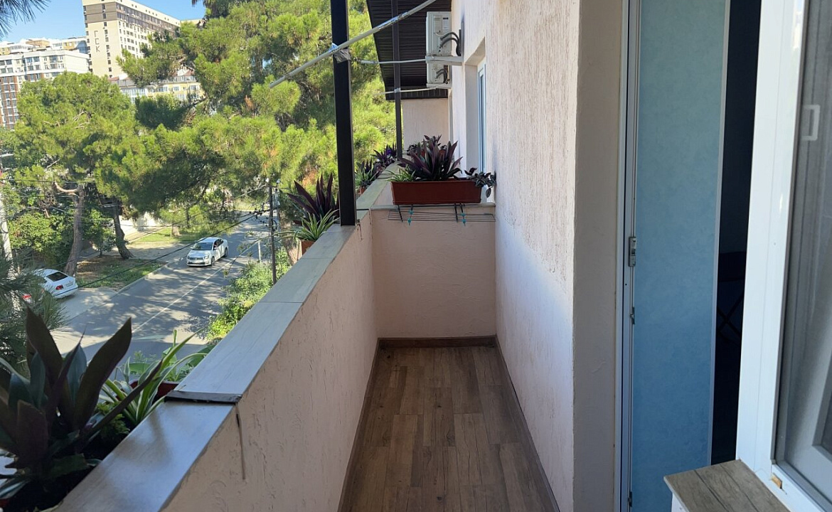 Четырехместный улучшенный номер с балконом, от 1 до 4 гостей, двуспальная кровать, балкон. Мини-отель Моника. Анапа