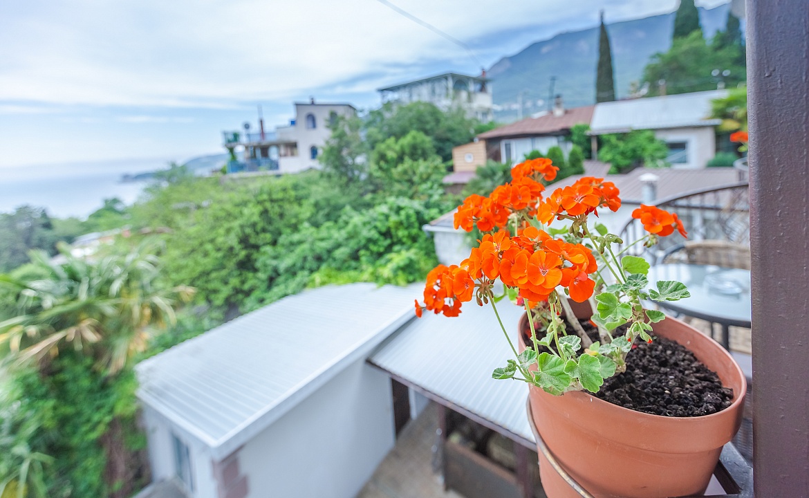 Люкс с балконом до 5 чел. Гостевой дом Пролетарская 12. Гурзуф