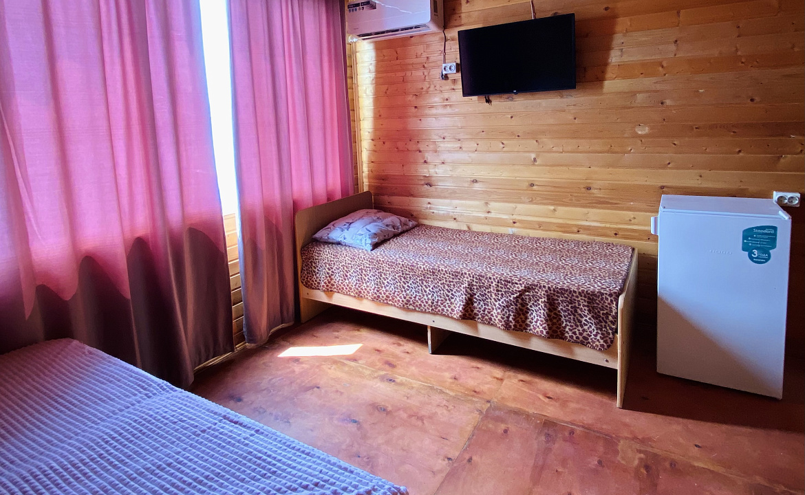 Трехместный номер «Стандарт». Частный сектор Анастасия на Айвазовского 7. Лазаревское