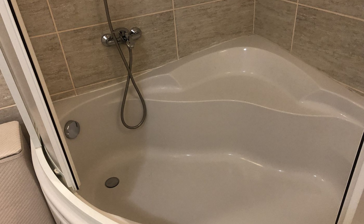 Апартаменты . Квартира в многоквартирном доме Апартаменты . Алушта