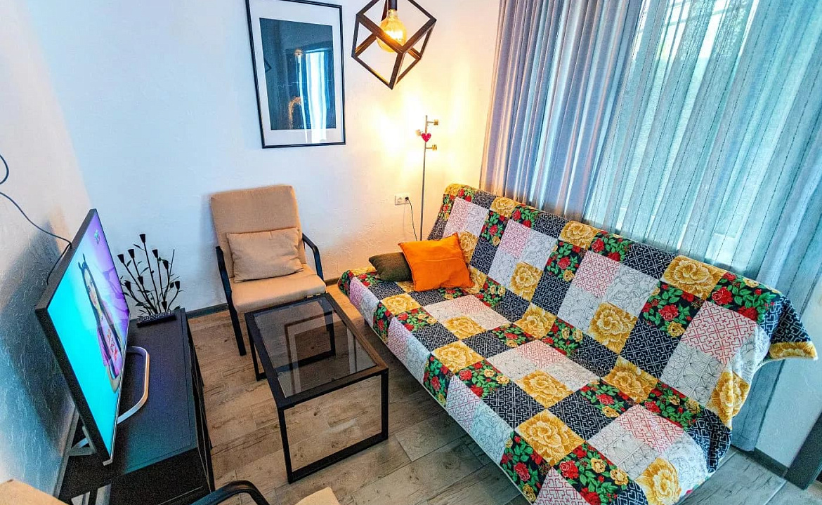 Половина дома (трехкомнатный люкс). Половина дома (трехкомнатный люкс) "У Жоровны". Геленджик Половина дома (трехкомнатный люкс). Половина дома (трехкомнатный люкс) "У Жоровны". Геленджик