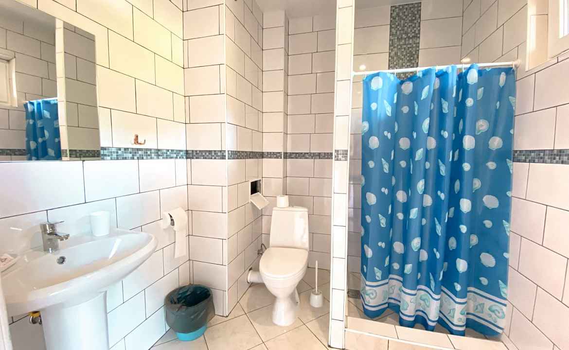 «Стандарт» с балконом. Гостевой дом "АкваКавказ". Лоо