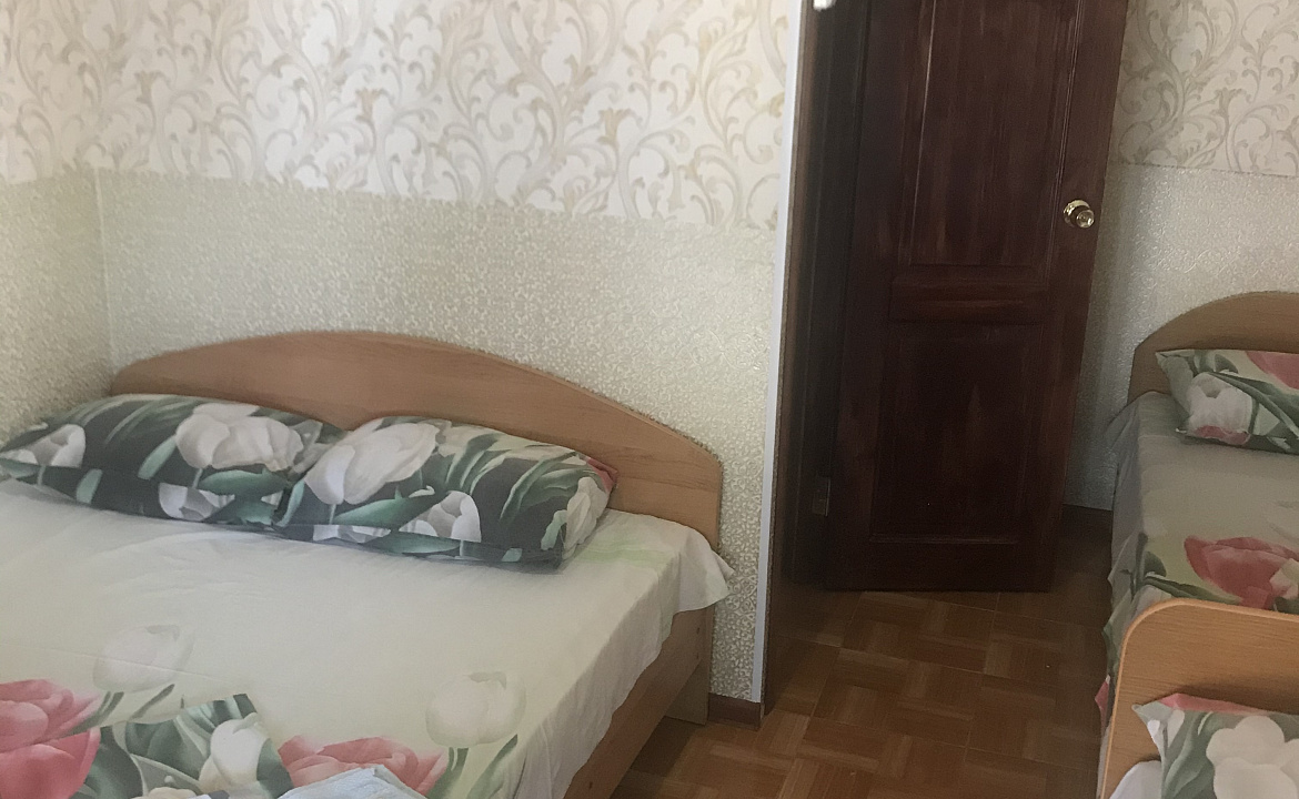 4- х местный номер . Гостевой дом У Наталии . Джубга