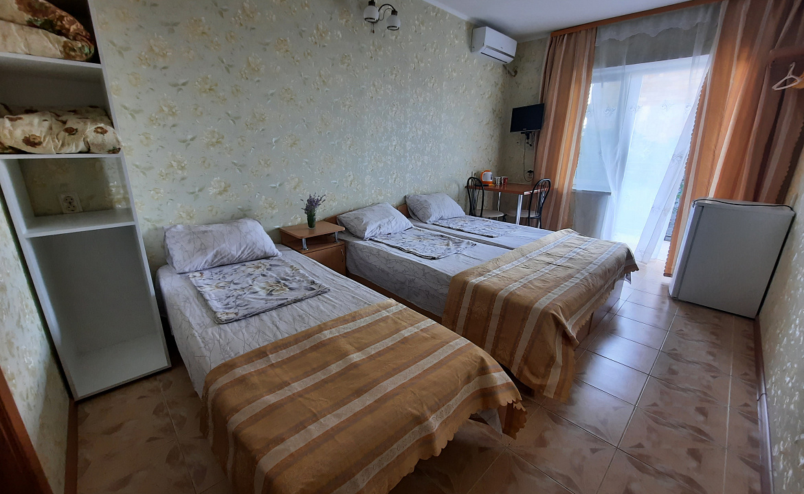 3-х мест номер Комфорт с Кондиционером. Гостевой дом "Лавандина". Севастополь