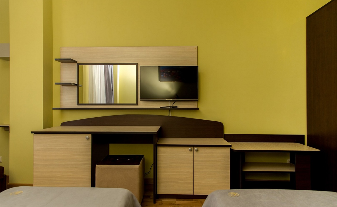 Стандарт двухместный с видом на море и горы Two Twin. Гостевой комплекс "Чижик Пыжик". Никита