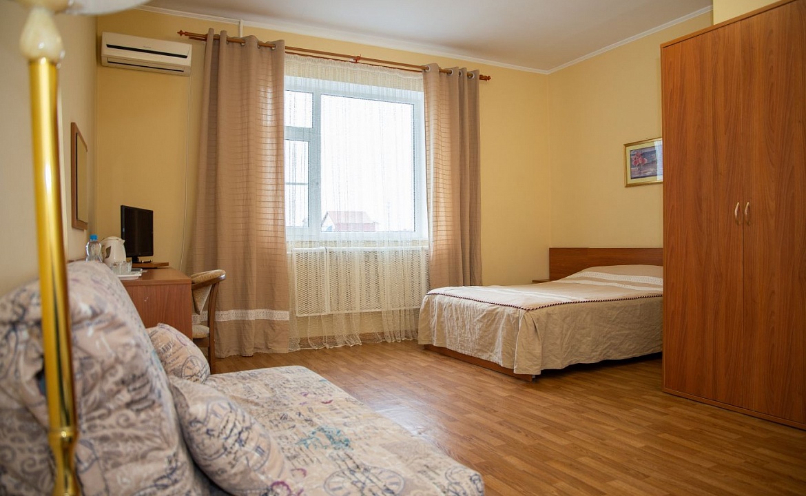 Семейный. Гостевой дом "Дельфин" - Голубицкая. Голубицкая