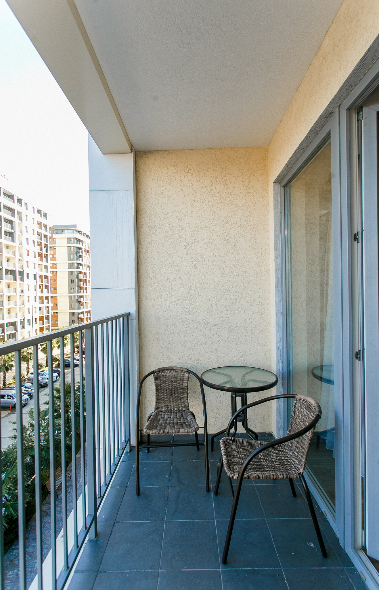 . Квартира в многоквартирном доме Квартира на первой линии с отдельной спальней. Дагомыс