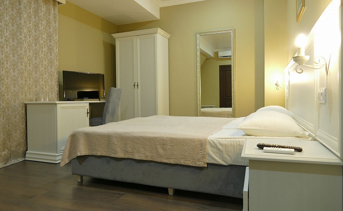 Двухместный с балконом. Отель «Абаата». Гагра