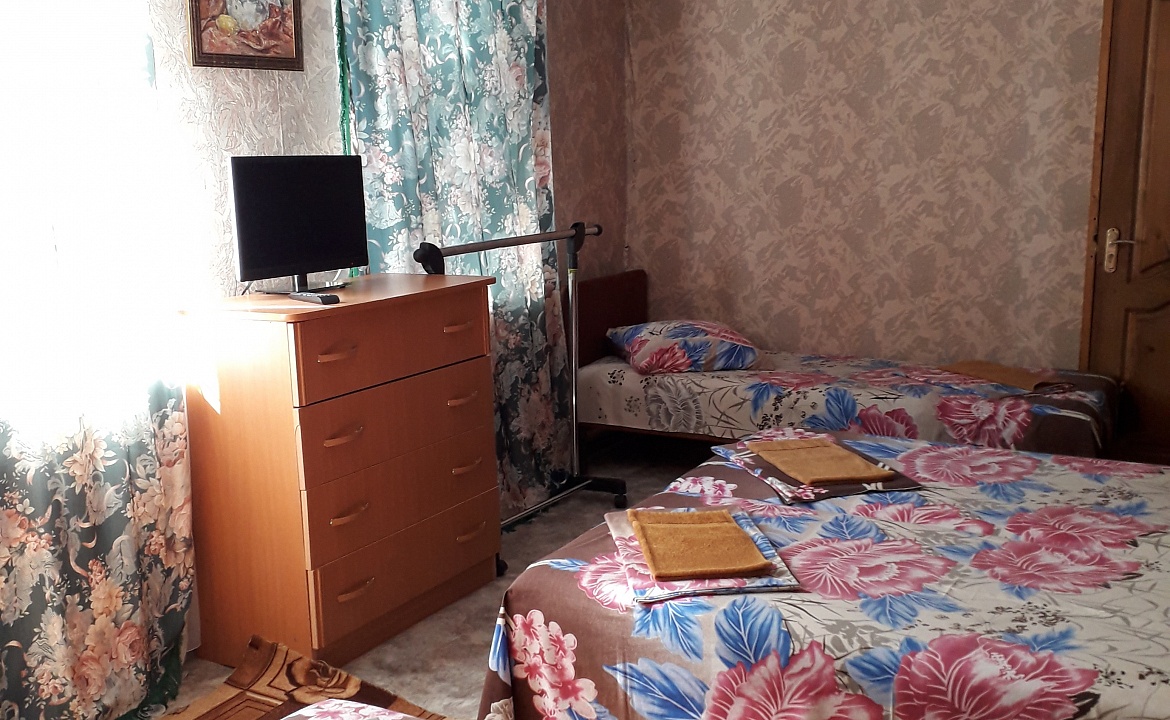 5ти местный выгодный ЭКОНОМ. Гостевой дом МОРЕ с бассейном и баней. Джубга